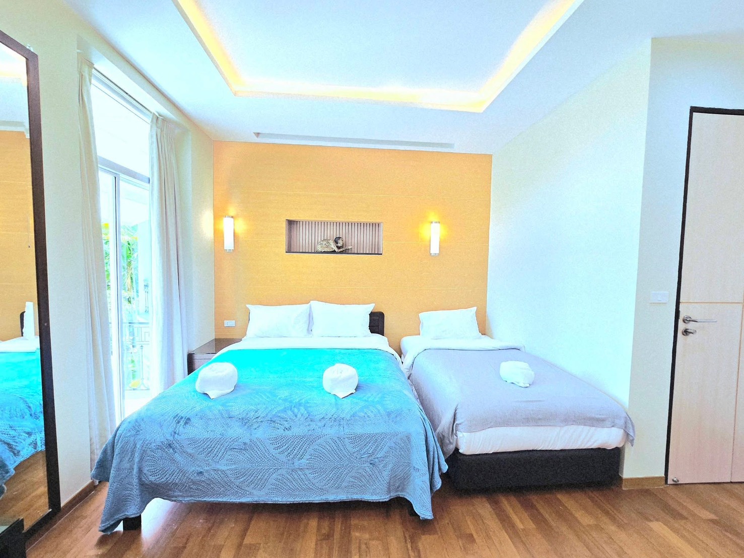 Twin bedroom with two single beds